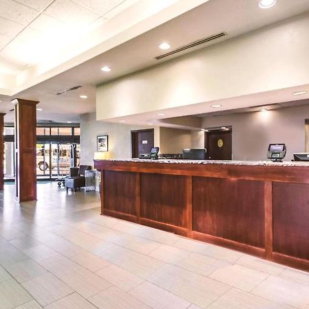 Norwood Inn & Suites Milwaukee Butler Exterior photo